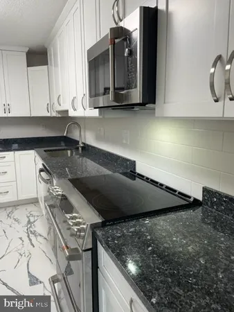 $2,300 | 205 Yoakum Parkway, Unit 804, Alexandria, VA 22304