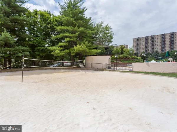 $2,300 | 205 Yoakum Parkway, Unit 804, Alexandria, VA 22304