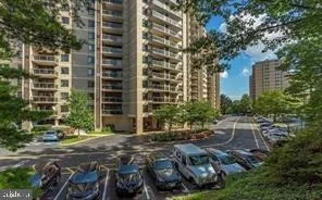 $2,300 | 205 Yoakum Parkway, Unit 804, Alexandria, VA 22304