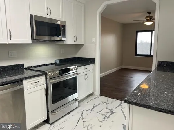 $2,300 | 205 Yoakum Parkway, Unit 804, Alexandria, VA 22304