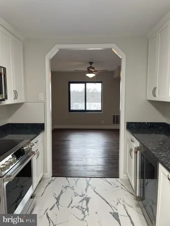 $2,300 | 205 Yoakum Parkway, Unit 804, Alexandria, VA 22304