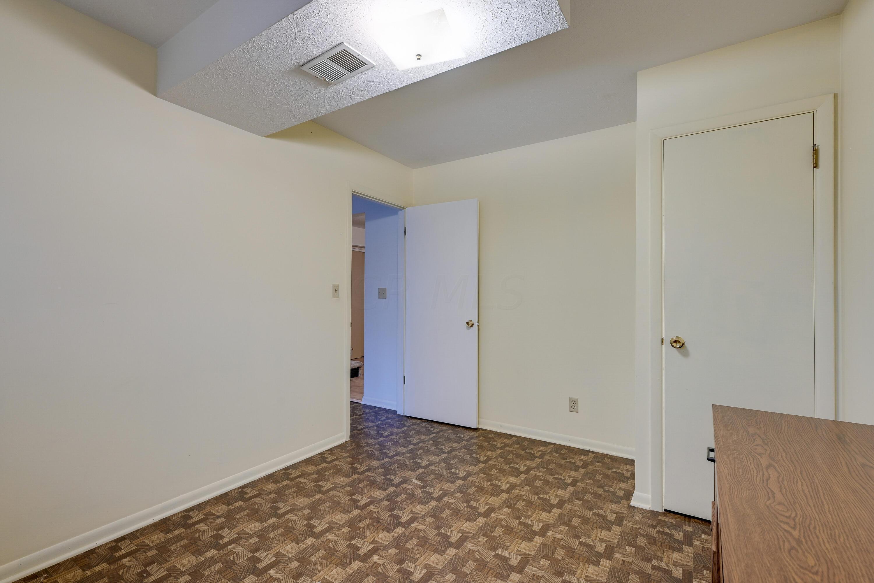5516 Driftwood Road Columbus, OH 43229 - Photo 23 of 35 Bedroom #4 / DEN / OFFICE