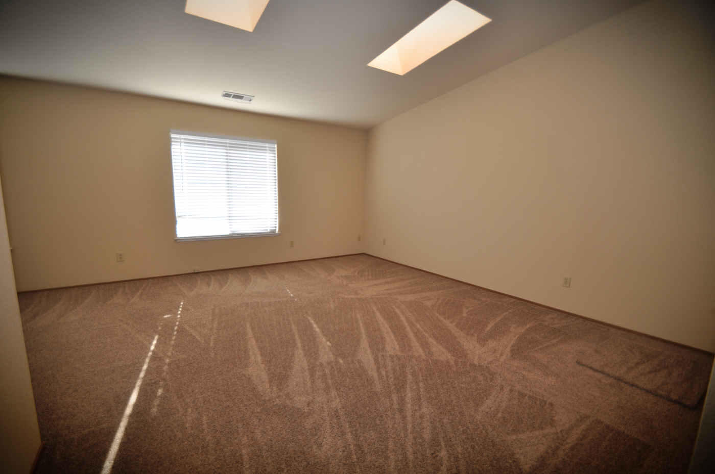 2867 Camulos Way Redding, CA 96002 - Photo 5 of 13 an empty room with a window