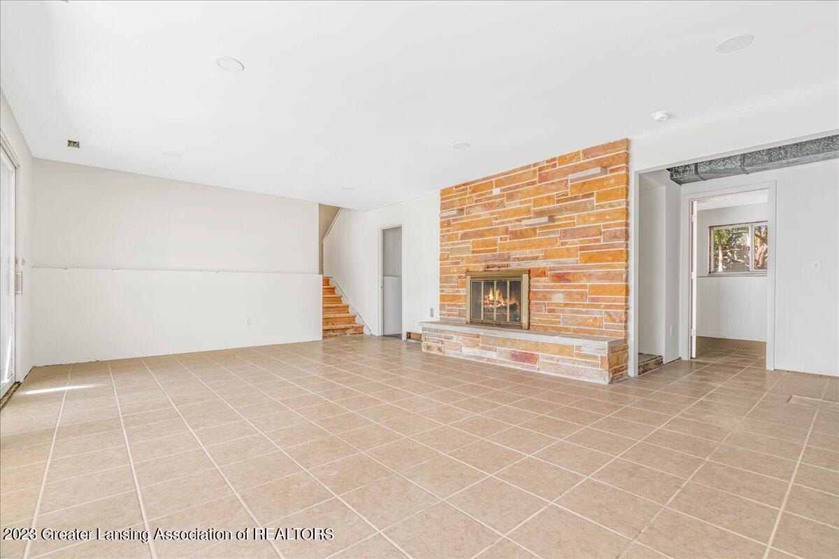 930 Delridge Road East Lansing, MI 48823 - Photo 22 of 50 Family Room2