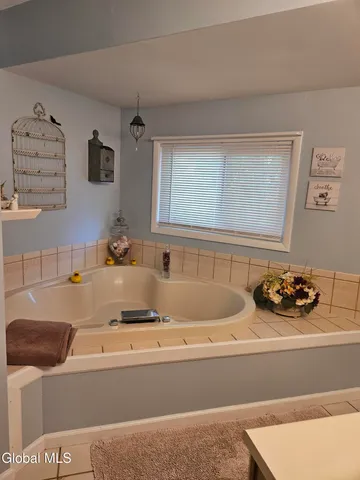 $1,600 | 59 Winners Circle, Saratoga Springs, NY 12866