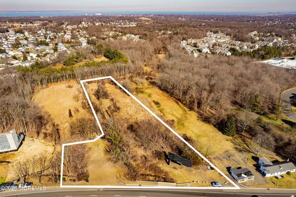 $375,000 | 2121 Highway 35, Holmdel, NJ 07733