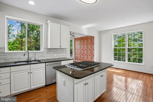 $749,900 | 13080 Park Crescent Circle, Herndon, VA 20171
