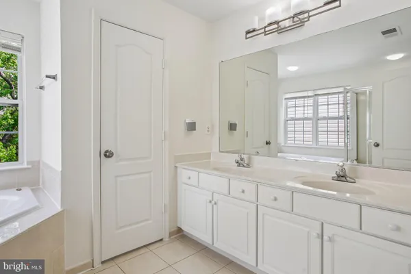$749,900 | 13080 Park Crescent Circle, Herndon, VA 20171
