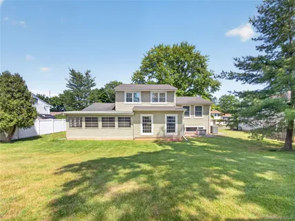 $759,000 | 42 Chestnut Ovl, Orangeburg, NY 10962