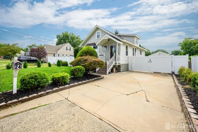$560,000 | 24 Crestwood Avenue, Edison, NJ 08817