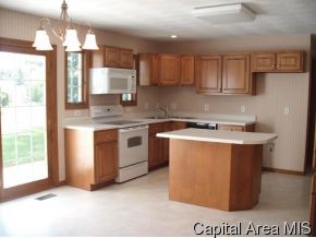 302 Bristol Road Chatham, IL 62629 - Photo 5 of 12 Gallery Image 5