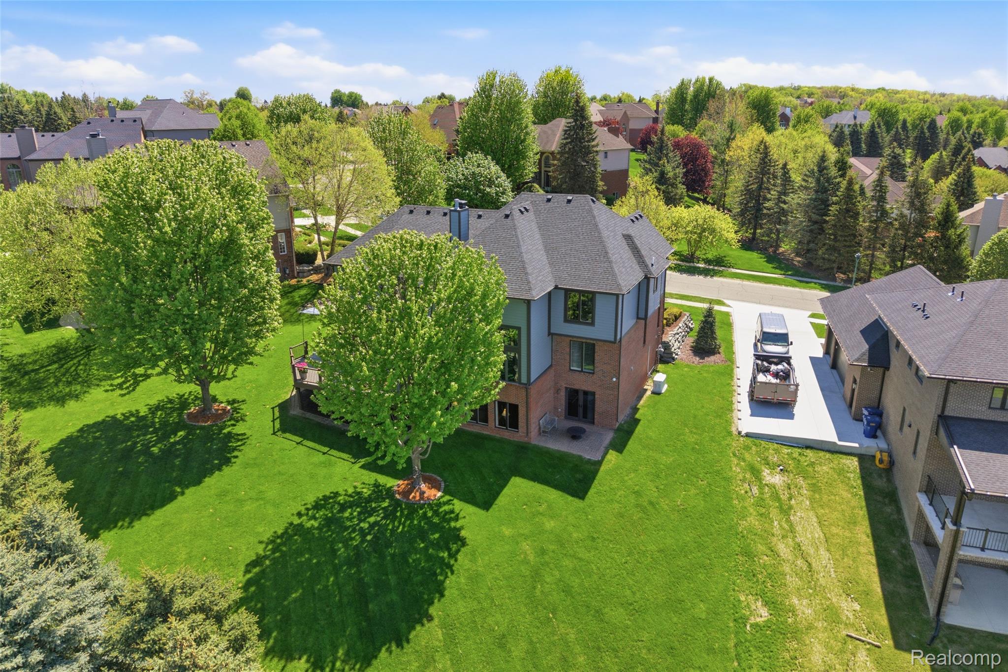 668 Springview Drive Rochester, MI 48307 - Photo 90 of 90 Aerial perspective of suburban area