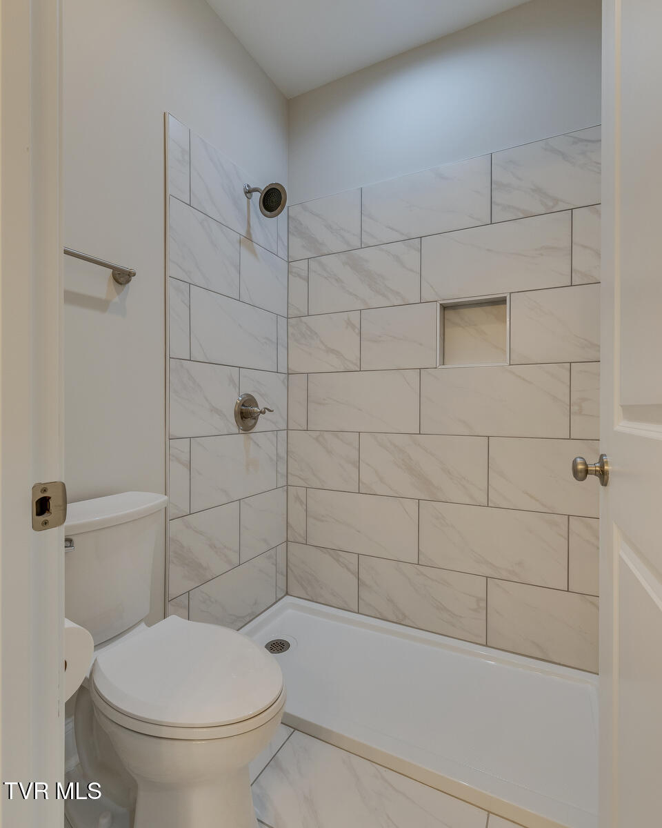 856 Granby Road Kingsport, TN 37660 - Photo 23 of 35 017