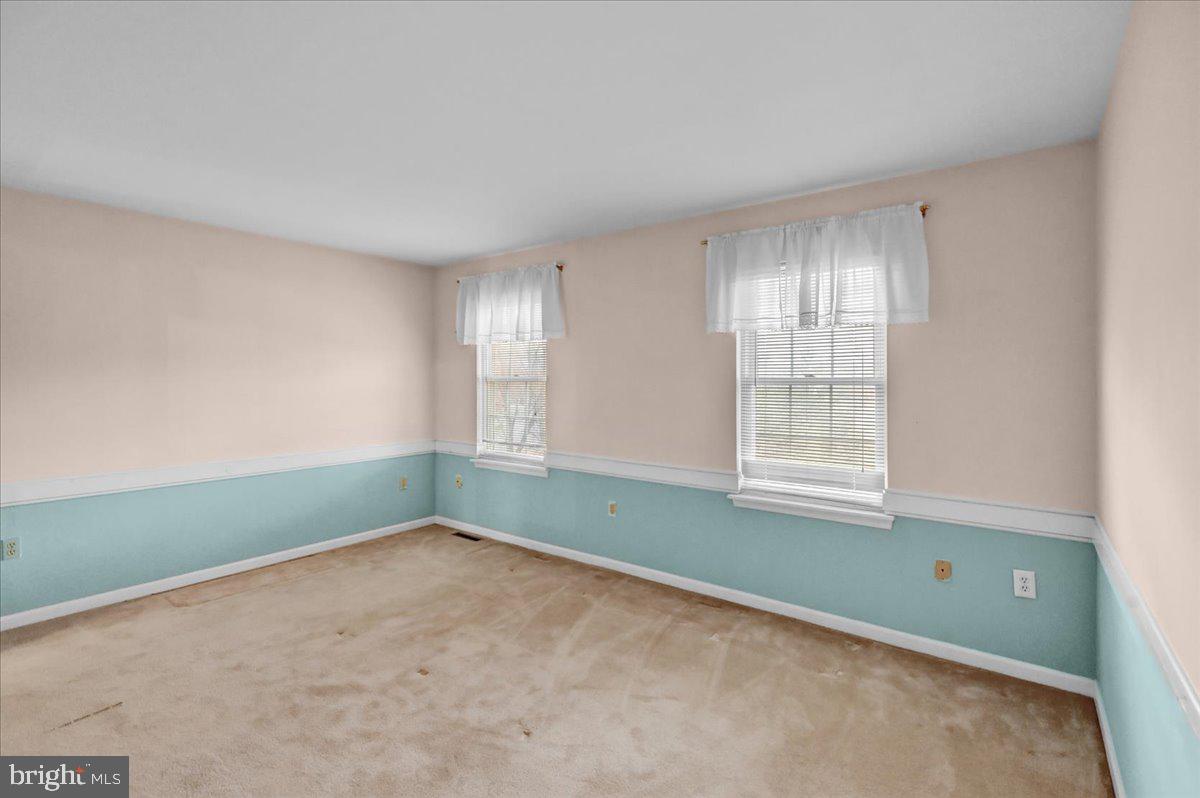 101 Heather Lane Reading, PA 19610 - Photo 27 of 38 an empty room with a window