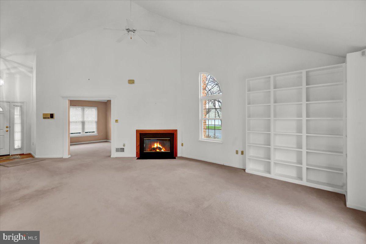 101 Heather Lane Reading, PA 19610 - Photo 7 of 38 an empty room with windows and closet
