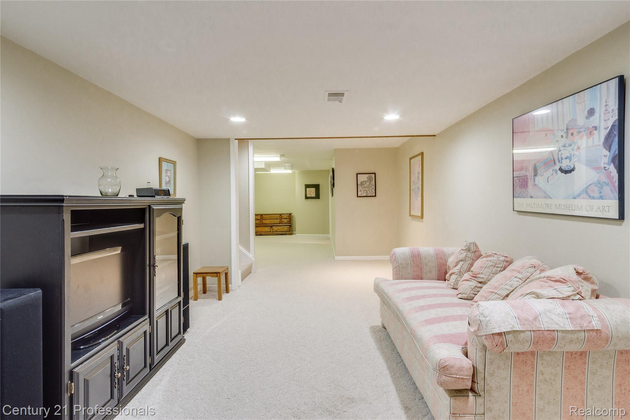 571 Augusta Drive Rochester, MI 48309 - Photo 28 of 42 Interiors (38 of 48).jpg