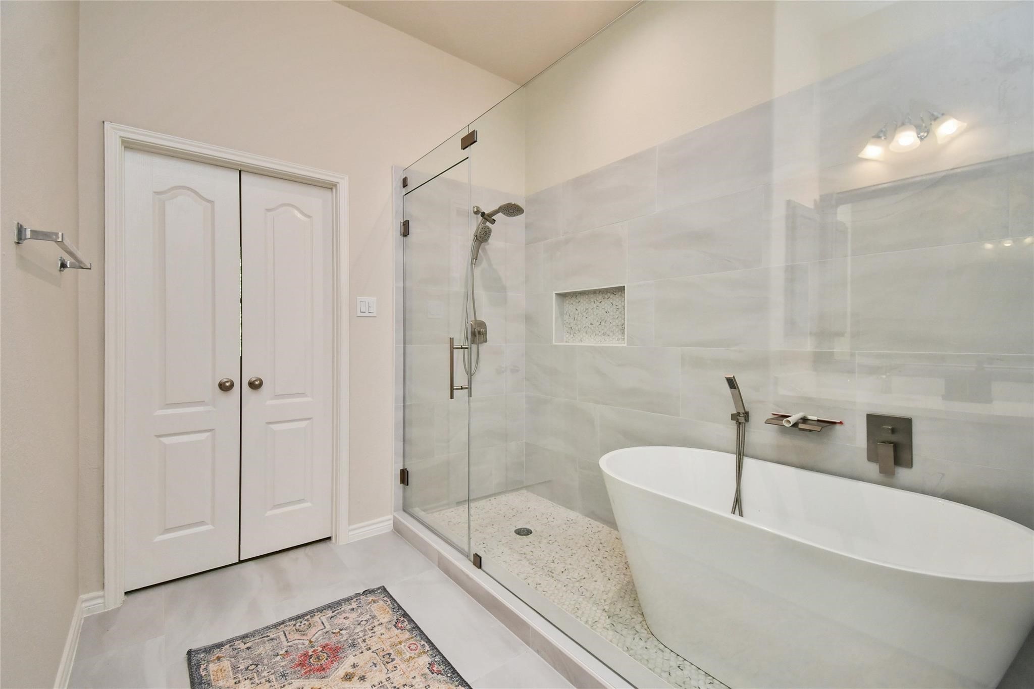 22 Wood Drake Place Tomball, TX 77375 - Photo 12 of 21 a bathroom with a tub shower and closet