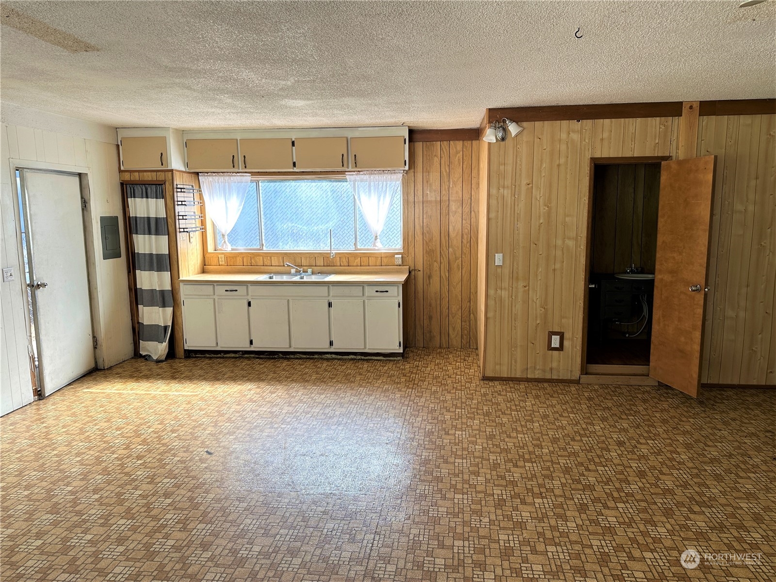 8145 183rd Avenue Southwest Rochester, WA 98579 - Photo 24 of 33 an empty room with closet and windows