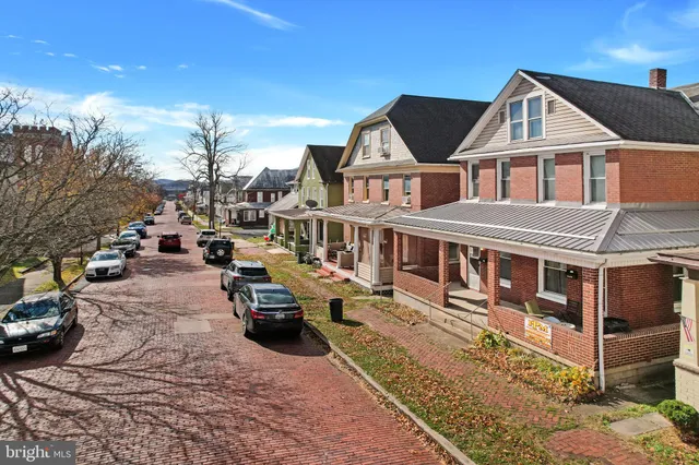 $1,130 | 113 Grand Avenue, Cumberland, MD 21502