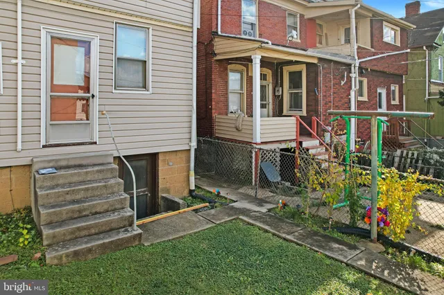 $1,130 | 113 Grand Avenue, Cumberland, MD 21502