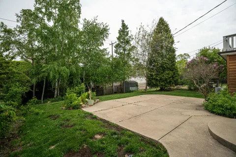 $549,000 | 6221 North Lake Drive, Whitefish Bay, WI 53217