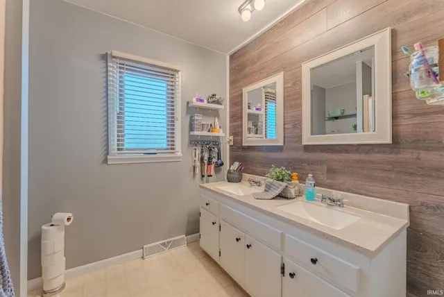 $399,500 | 1321 Helms Drive, Wabash, IN 46992