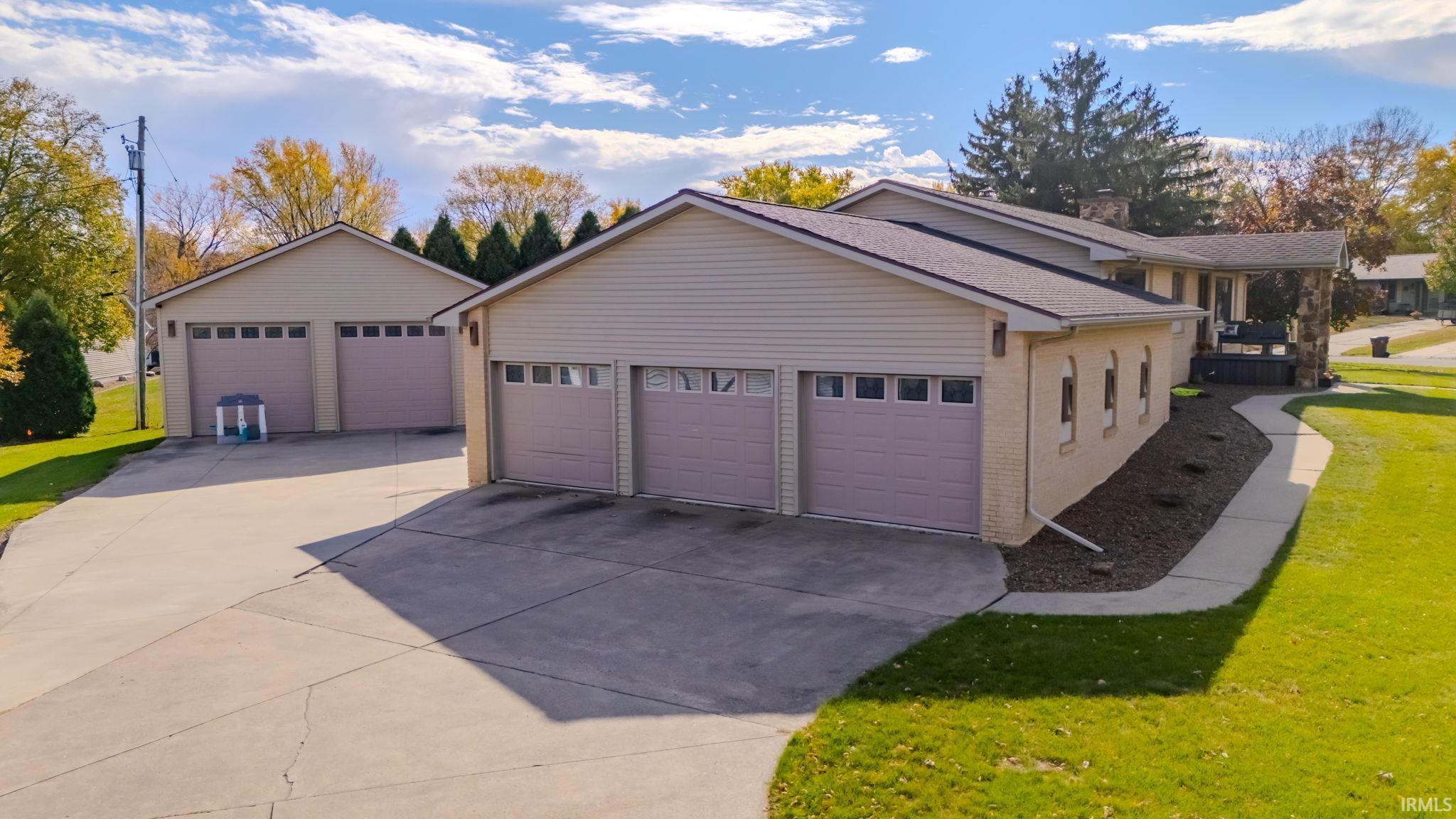 1321 Helms Drive Wabash, IN 46992 - Photo 3 of 36