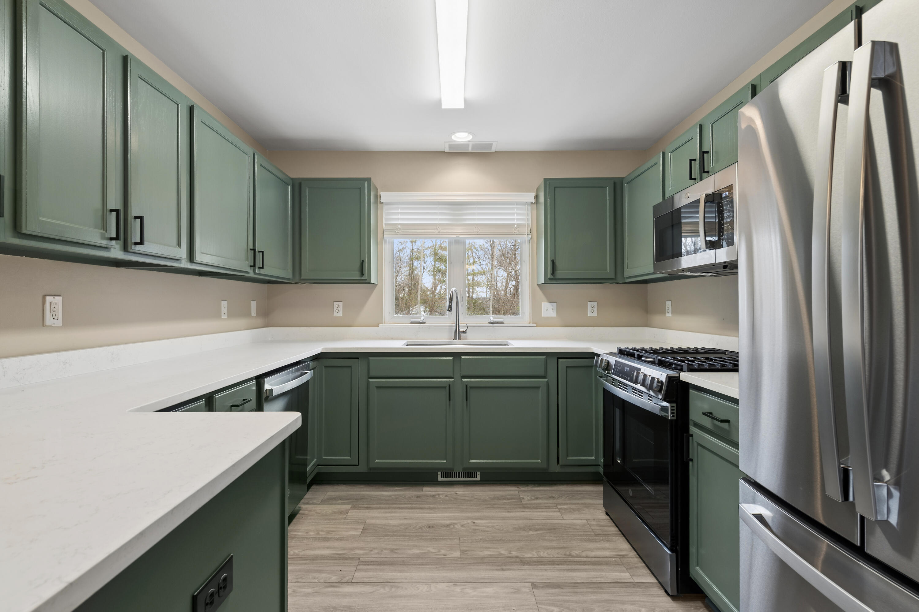 91 Potawatomi Road, Unit L 111 Williams Bay, WI 53191 - Photo 4 of 17 Updated kitchen