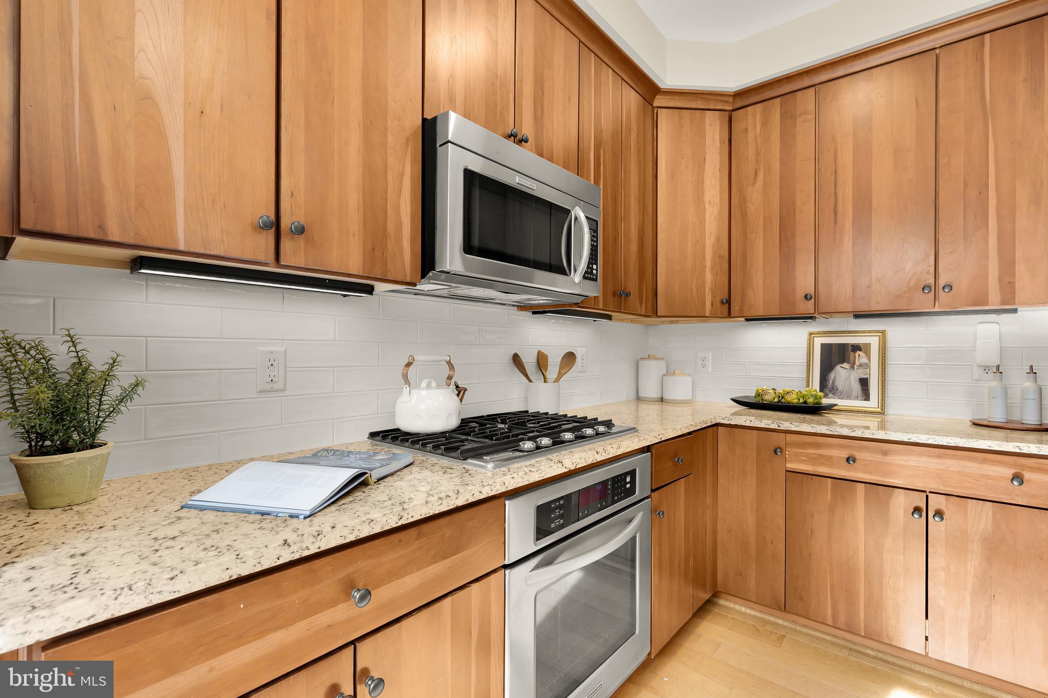 907 3rd Place Southeast Washington, DC 20003 - Photo 13 of 38 Lots of counter space