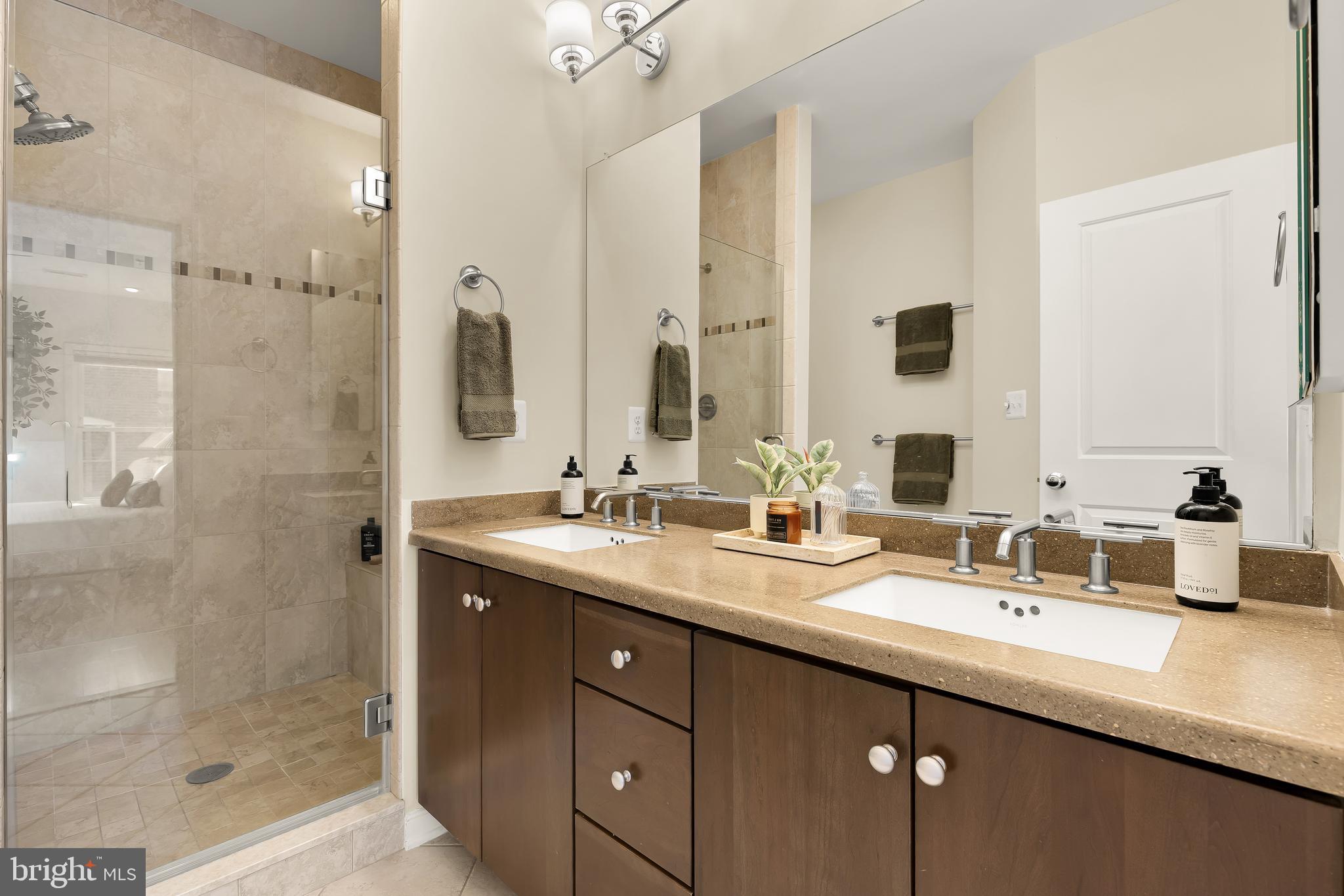 907 3rd Place Southeast Washington, DC 20003 - Photo 21 of 38 Primary bath w double vanity