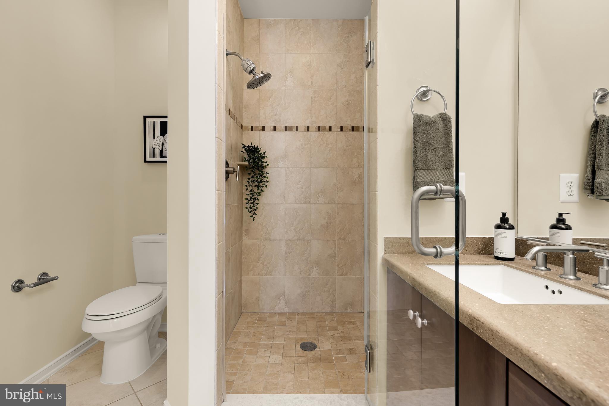 907 3rd Place Southeast Washington, DC 20003 - Photo 22 of 38 Shower