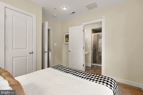 $1,249,000 | 907 3rd Place Southeast, Washington, DC 20003