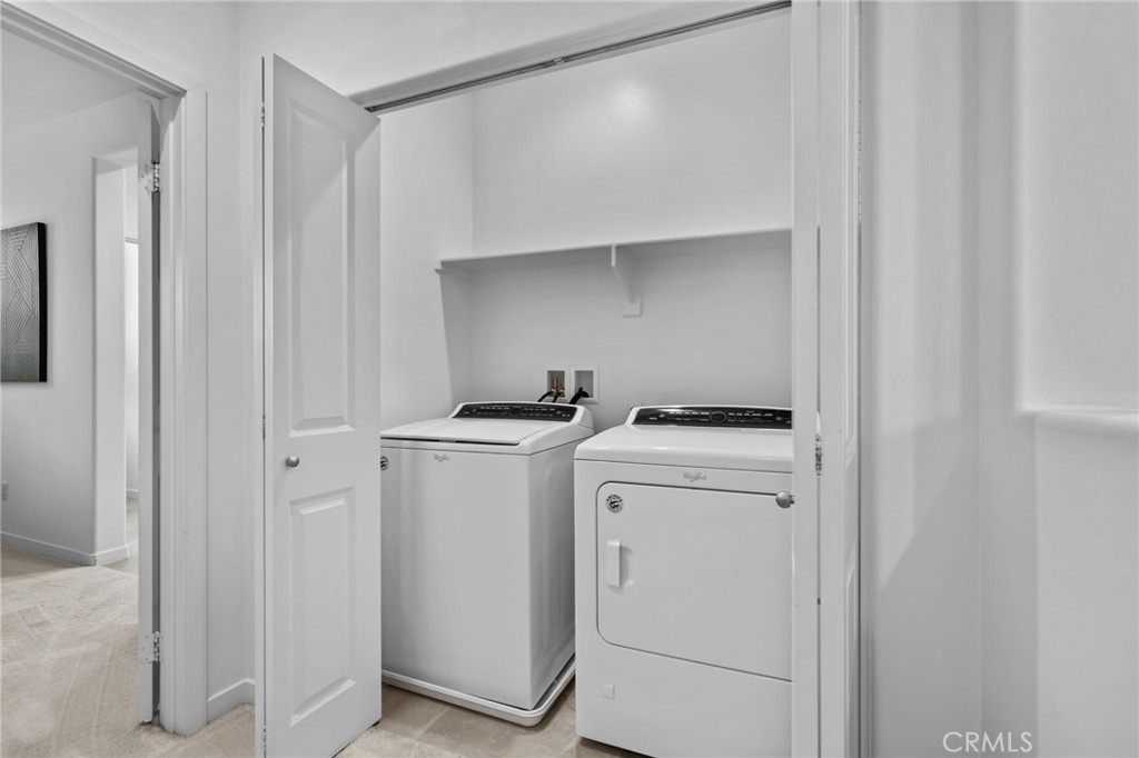 9463 Retreat Place Rancho Cucamonga, CA 91730 - Photo 9 of 37 a utility room with dryer and washer
