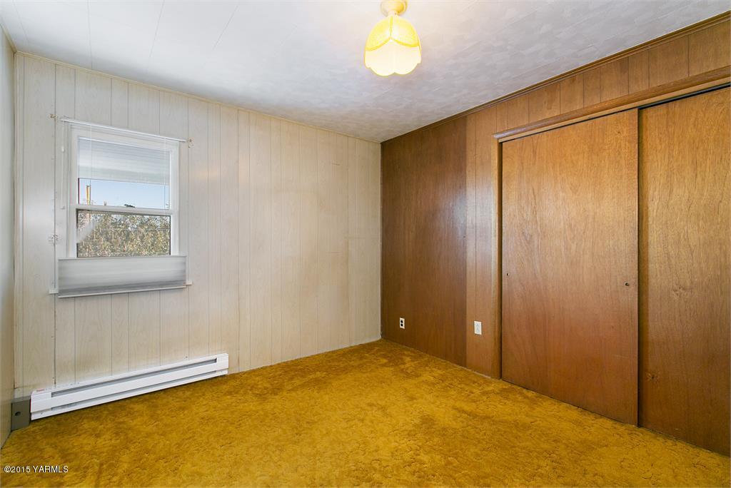 641 Lombard Loop Road Wapato, WA 98951 - Photo 15 of 18 a view of an empty room with a window