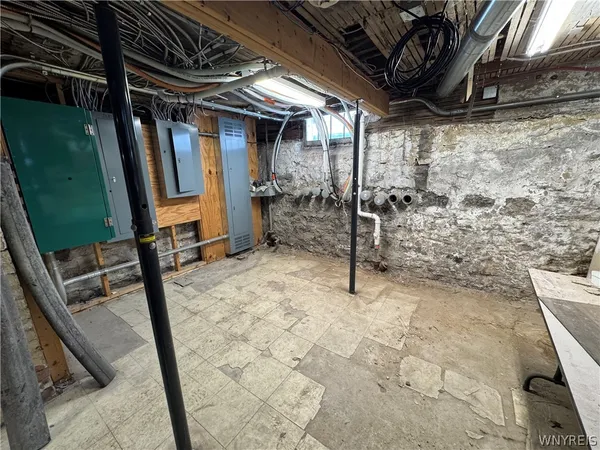 $2,095 | 107 Humboldt Parkway, Unit A, Buffalo, NY 14214