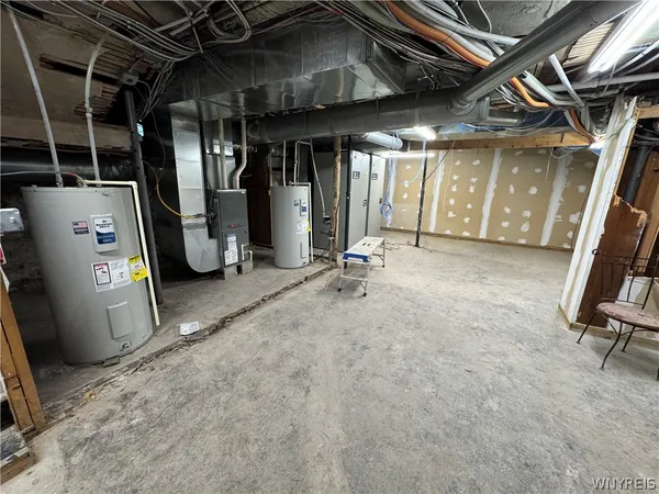 $2,095 | 107 Humboldt Parkway, Unit A, Buffalo, NY 14214