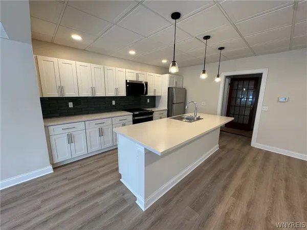 $2,095 | 107 Humboldt Parkway, Unit A, Buffalo, NY 14214