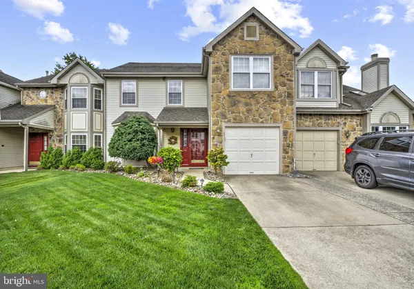$465,000 | 3 Sandhurst Drive, Mount Laurel, NJ 08054