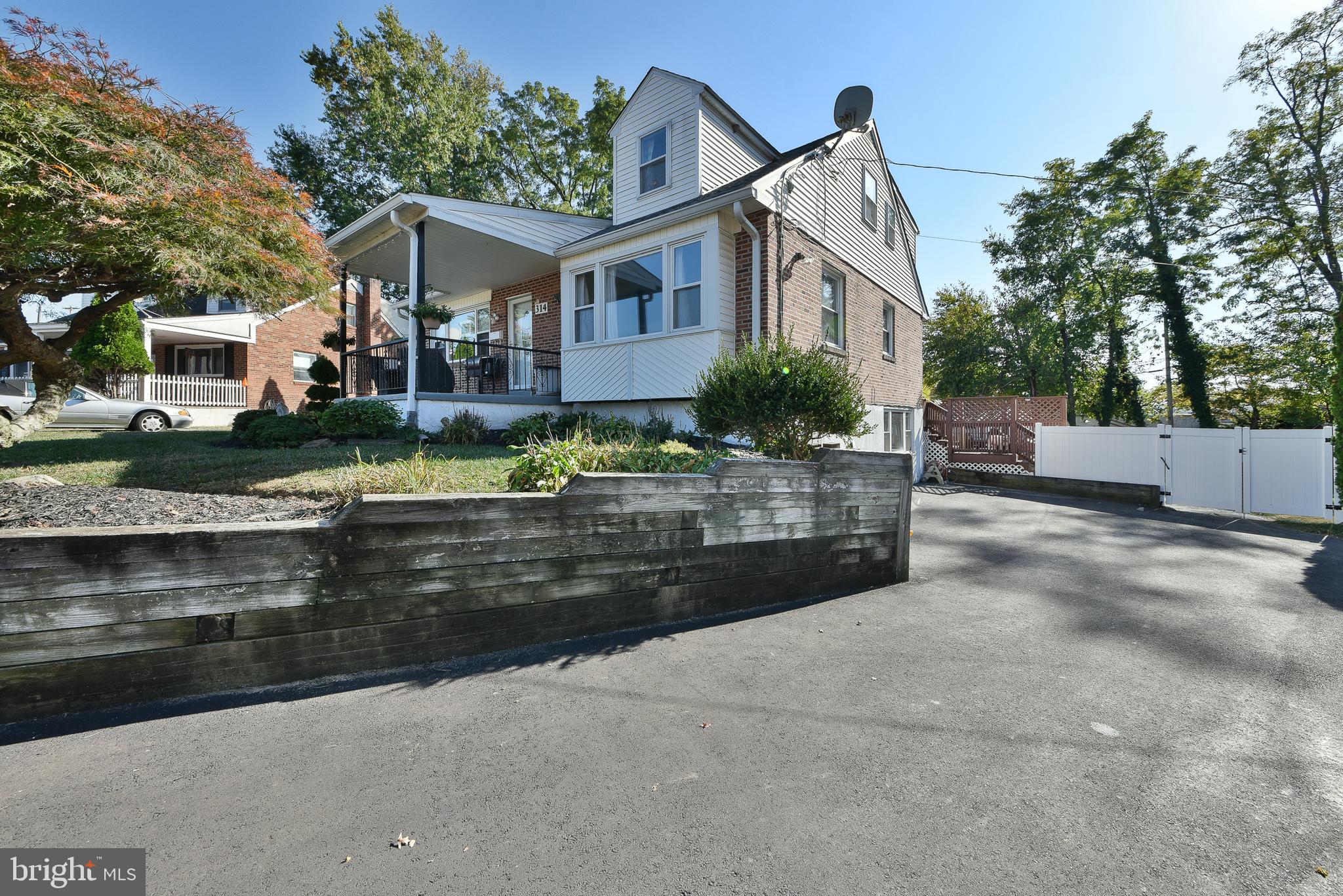 314 Ogden Place Springfield, PA 19064 - Photo 4 of 48 Exterior Side