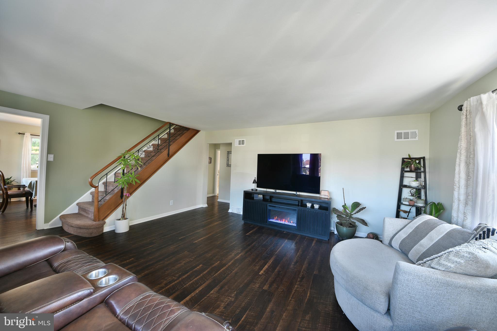 314 Ogden Place Springfield, PA 19064 - Photo 9 of 48 Living Area