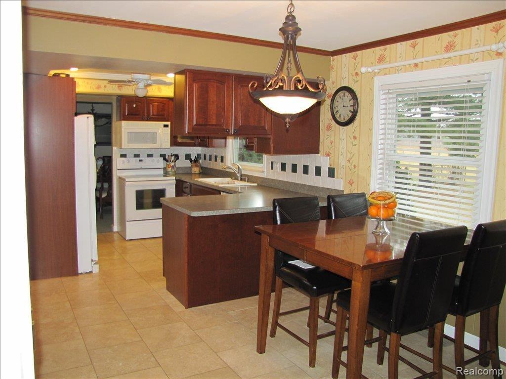 3199 West Maple Road Wixom, MI 48393 - Photo 3 of 15 Kitchen