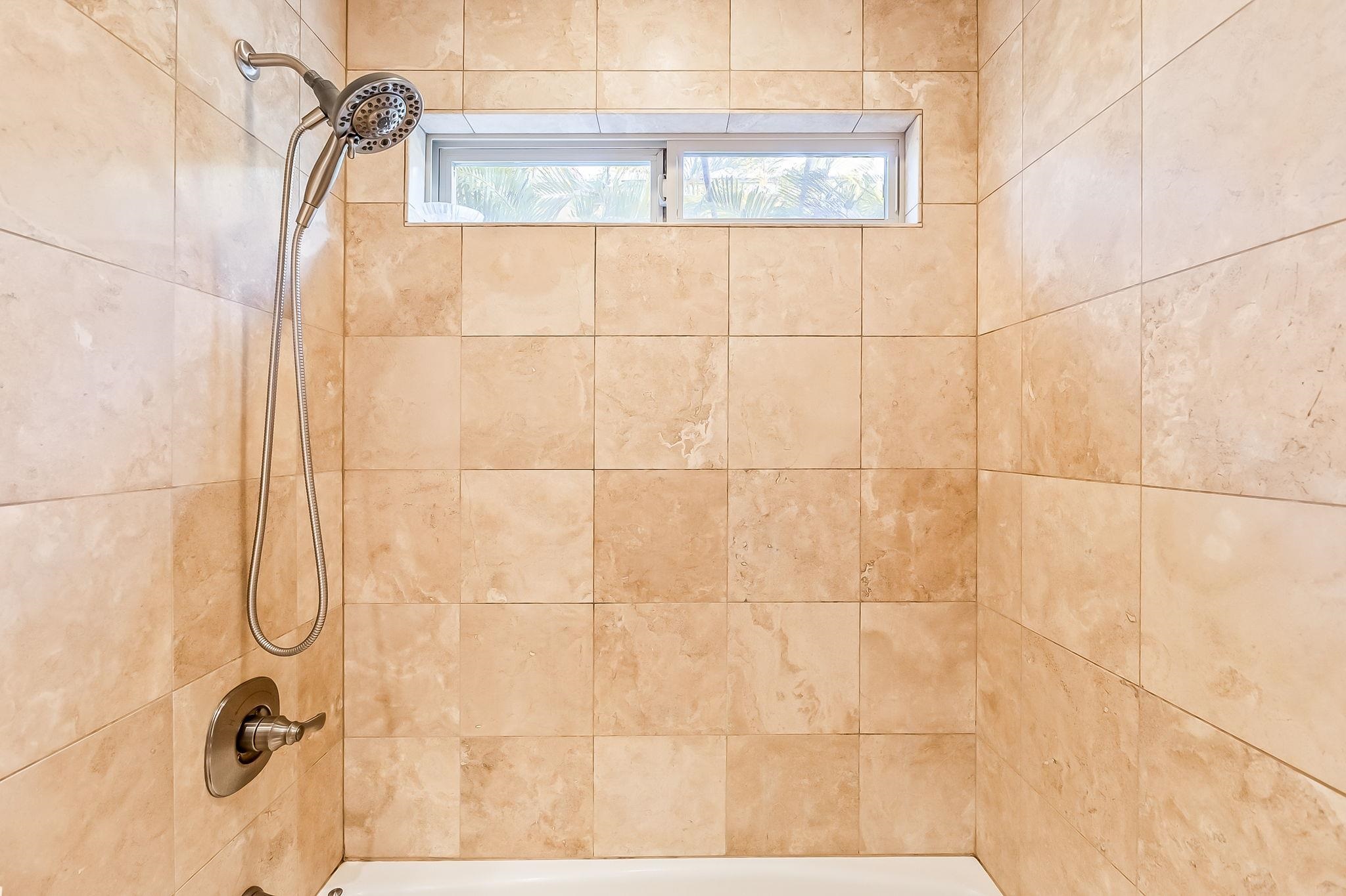 302 Kahana Ridge Drive Lahaina, HI 96761 - Photo 27 of 50 a bathroom with a shower