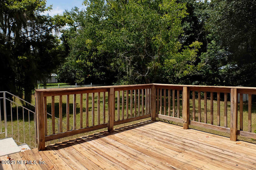 104 North Janet Road Crescent City, FL 32112 - Photo 14 of 37 Nice Deck