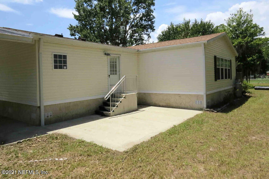 104 North Janet Road Crescent City, FL 32112 - Photo 30 of 37 Rear Patio