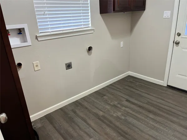 $2,750 | 304 South Shadowbend Drive, Friendswood, TX 77546