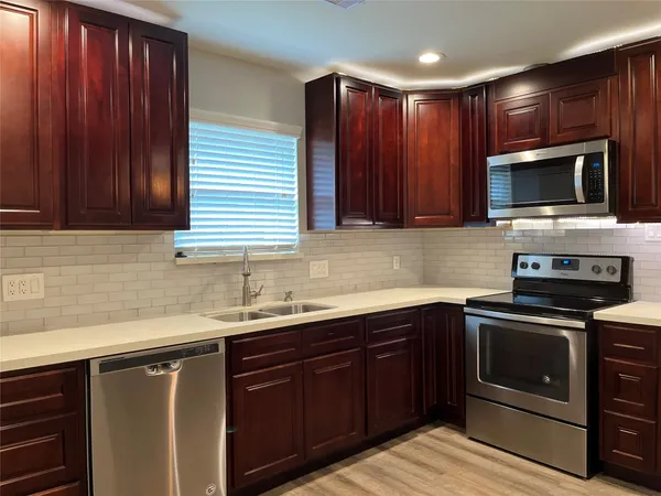 $2,750 | 304 South Shadowbend Drive, Friendswood, TX 77546