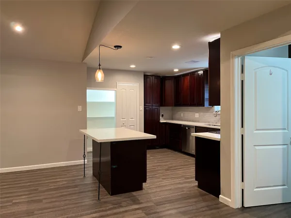 $2,750 | 304 South Shadowbend Drive, Friendswood, TX 77546