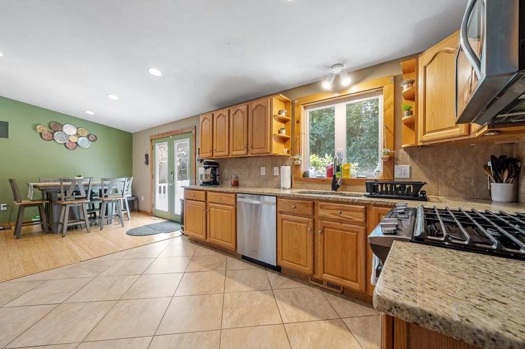 57 Breakneck Road Sturbridge, MA 01566 - Photo 11 of 37