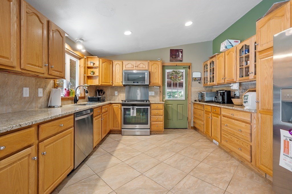 57 Breakneck Road Sturbridge, MA 01566 - Photo 12 of 37