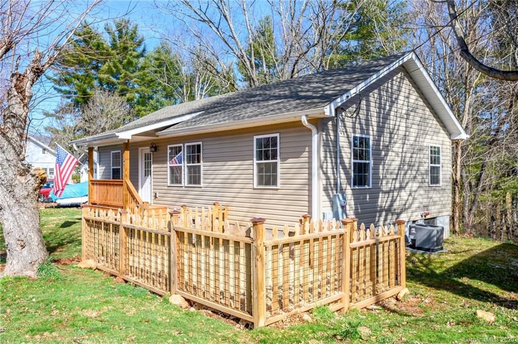 39 Star Ridge Road Canton, NC 28716 - Photo 1 of 15